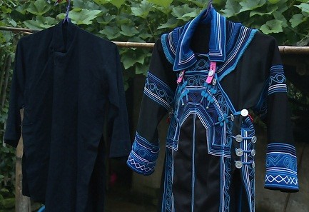 Cвоеобразная традиционная одежда народности Хани - ảnh 2